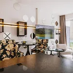 מלון דירות Nikolaus By Avenida Panoramic Wellness 4*