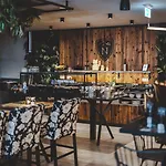 Nikolaus By Avenida Panoramic Wellness 아파트호텔 젤암제
