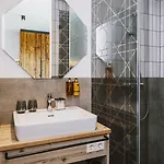 Nikolaus By Avenida Panoramic Wellness アパートホテル 4*